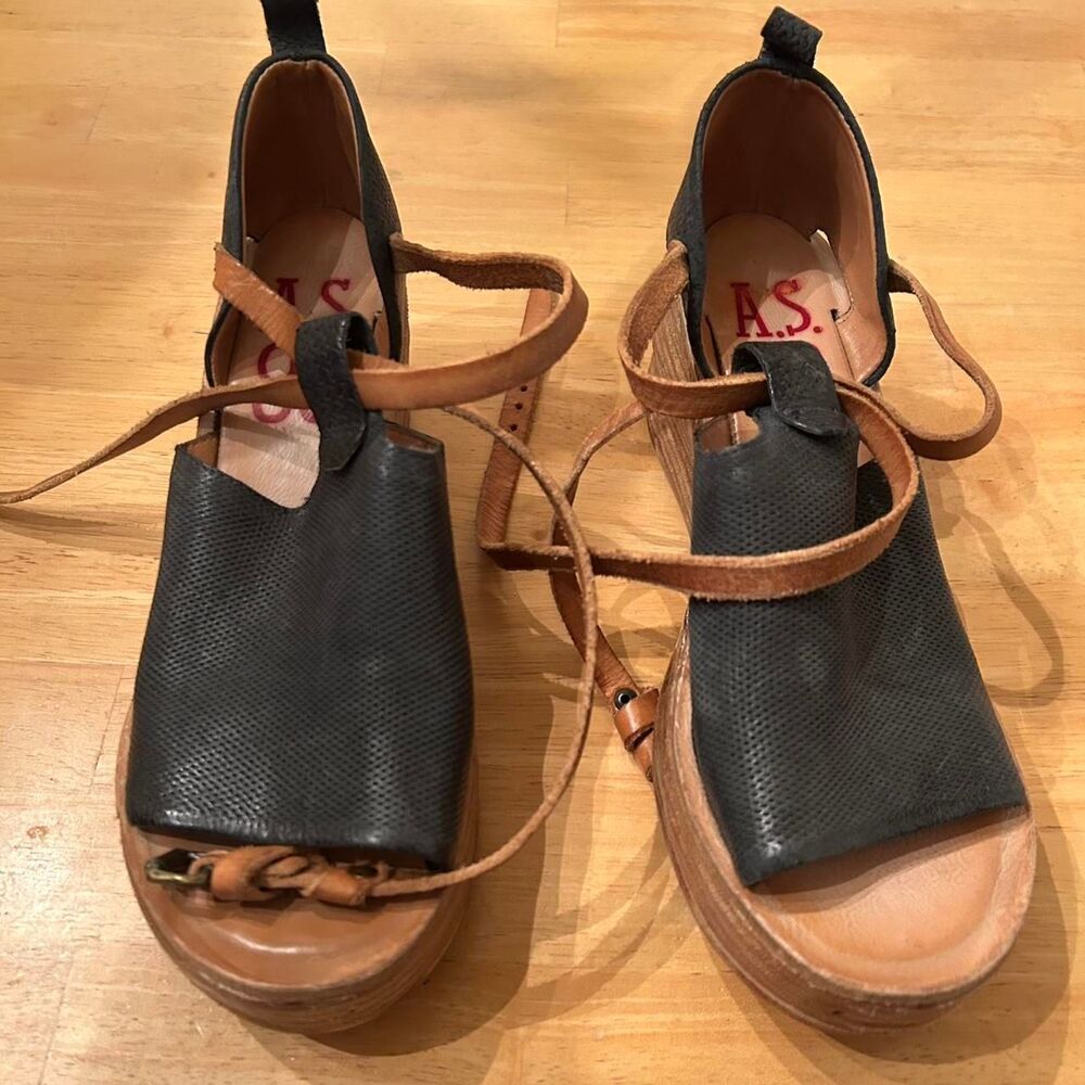 As98 Women's Brown and Black Sandals